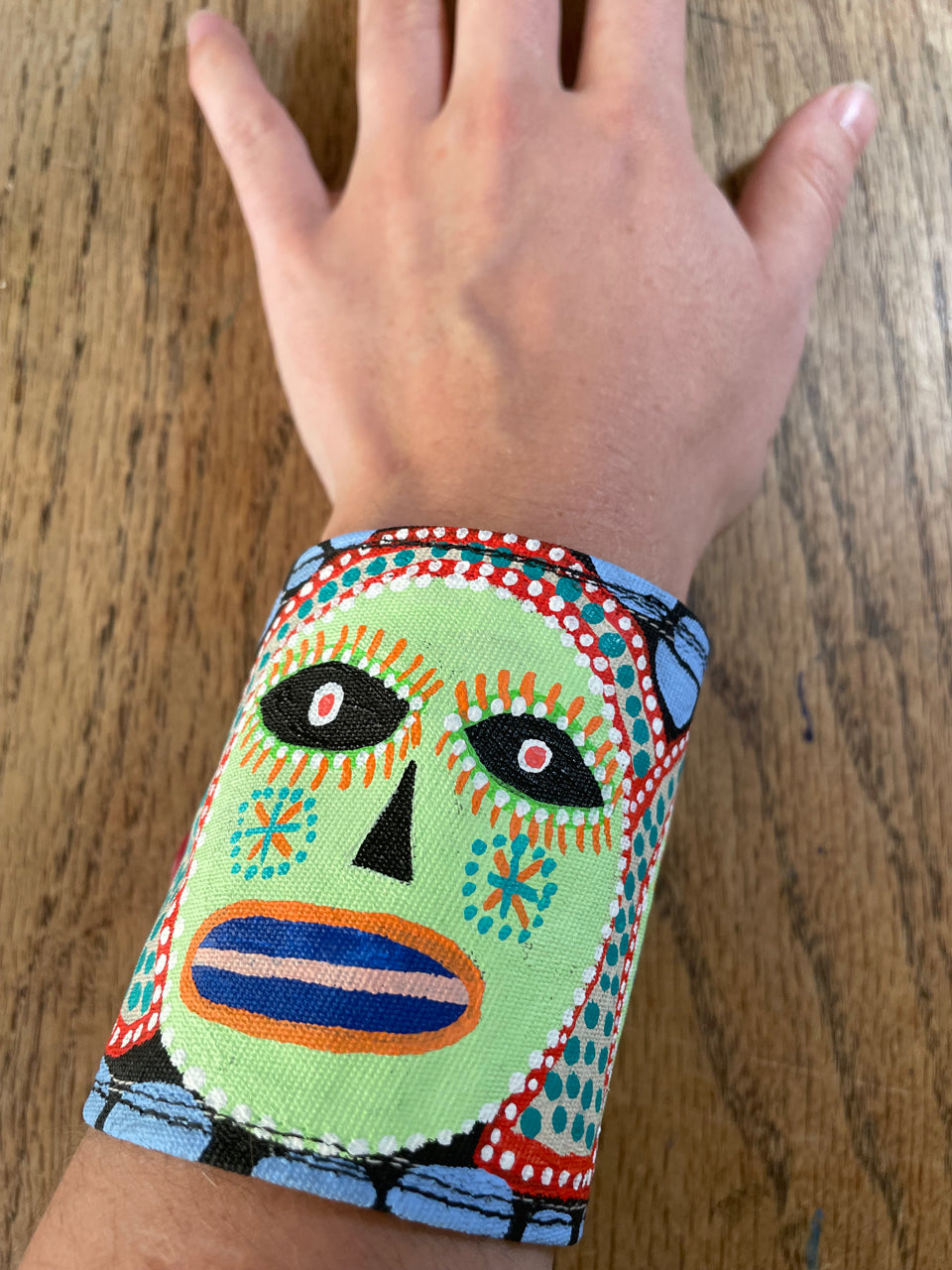 Wrist-Cuff / one-of-a-kind / hand-painted