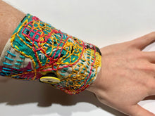 Wrist-Cuff / one-of-a-kind / hand-embroidered